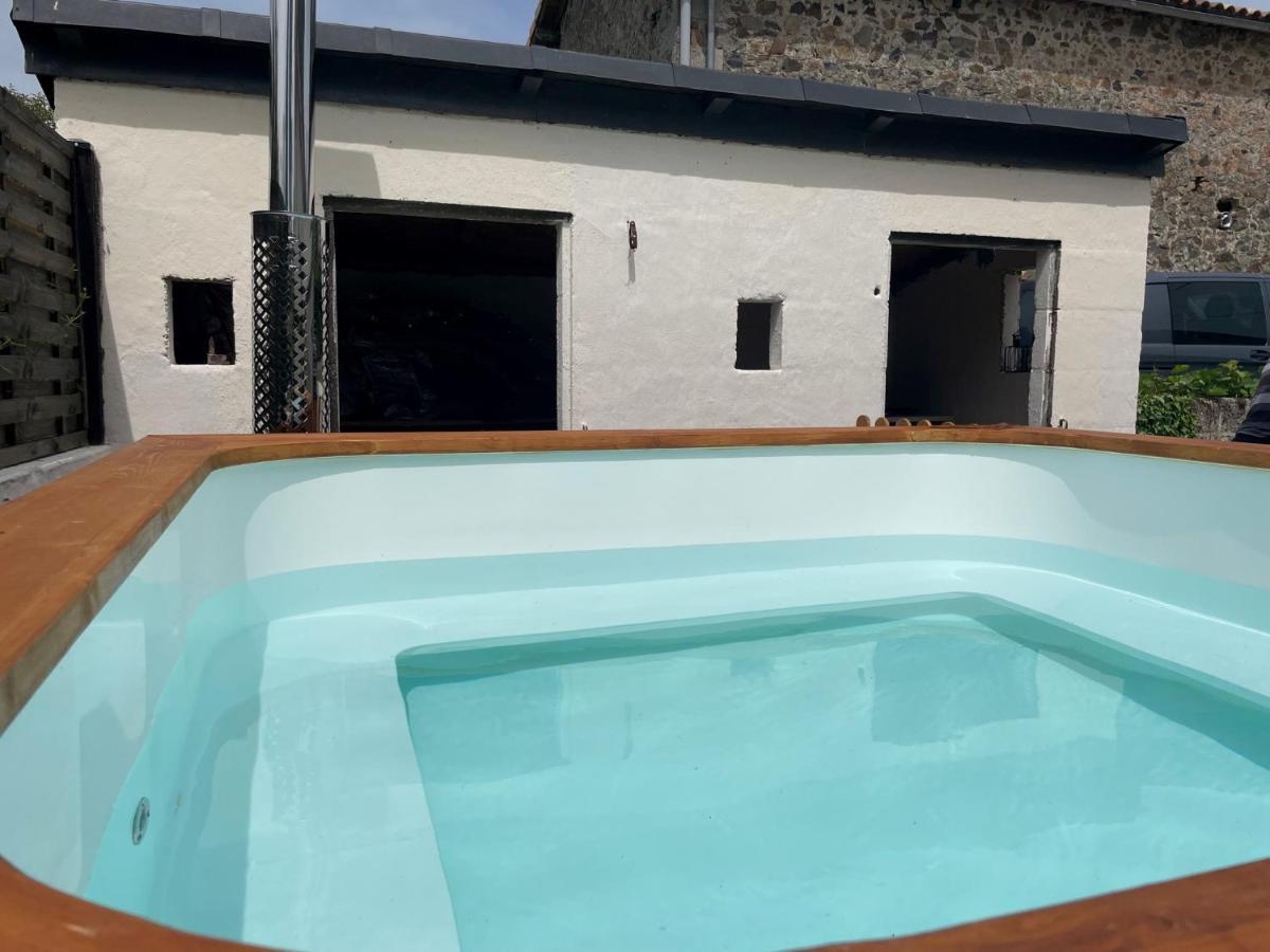 Beautiful Cottage With Private Plunge Pool/Hot Tub - 40 Mins From Puy Du Fou La Chapelle-Saint-Etienne Екстериор снимка